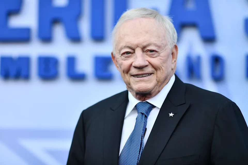 Jerry Jones is waiting for Micah Parsons to sign a handshake agreement between the two this offseason. (Photo by Richard Shotwell/Invision/AP)