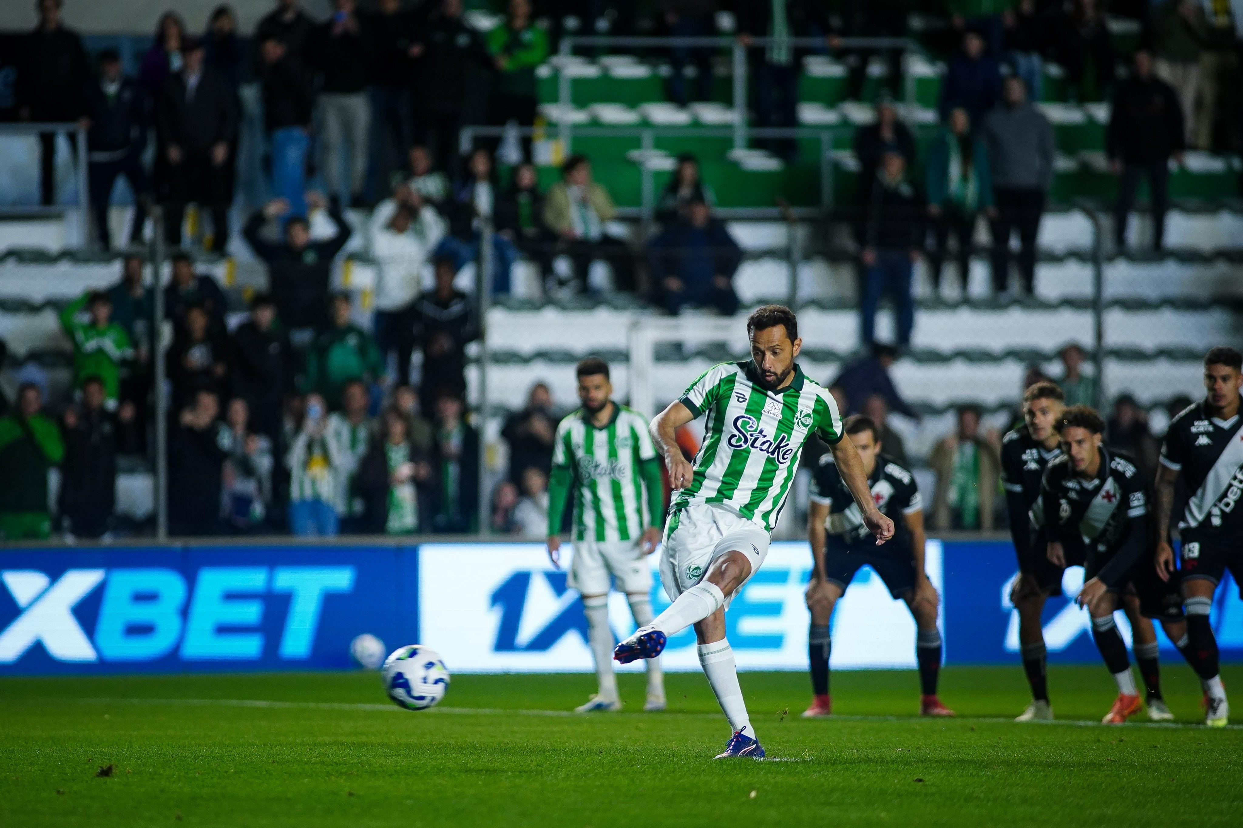 Nenê sets new record as Juventude beat Vasco and extend their BR revival