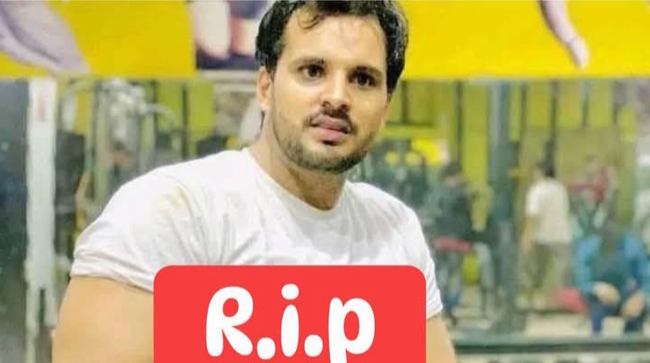 Recently, the sudden death of a young man during a workout shocked many people. Reports suggest that he suffered a heart attack or cardiac arrest while exercising in the gym. This tragic incident has raised a serious question: Can going to the gym trigger heart attacks? According to health experts, the problem is not exercise itself, but the lack of medical awareness and unhealthy lifestyle choices that are often ignored by young people. Three Categories of People Who Exercise Experts classify gym-goers into three major categories: 1. Low-Risk Individuals These are people who adopt a healthy lifestyle from an early age. Regular exercise, clean eating, and annual medical checkups are a routine part of their lives. They have no history of high blood pressure, diabetes, or heart-related illnesses, and no family history of heart attacks. Such individuals are considered relatively safe. 2. Moderate-Risk Individuals These include people with high blood pressure, diabetes, smoking habits, alcohol consumption, or a sedentary lifestyle. For them, medical tests and a doctor’s consultation are essential before starting intense workouts. Experts warn that sudden, high-intensity exercise can be dangerous, and recommend beginning with light exercises under the guidance of a qualified trainer before gradually increasing intensity. 3. High-Risk Individuals Those who have long-term diabetes, high cholesterol, high blood pressure, elevated triglycerides, or existing heart conditions fall into this group. A family history of heart attacks further increases the risk. Such individuals must undergo regular medical testing and consult a cardiologist before engaging in any kind of strenuous physical activity. Why Are Young People at Risk? Experts point out that many young individuals appear lean on the outside but consume excessive amounts of trans fats, which increase vascular fat. This can cause narrowing of arteries or the formation of blood clots. A sudden blockage from such a clot can trigger fatal complications. Expert Recommendations Get your lipid profile checked at least once a year. Monitor sodium and potassium levels in your blood. Focus on natural and balanced nutrition. Avoid shortcuts, steroids, or unnecessary supplements suggested by unqualified trainers. High-risk individuals should consult a cardiologist regularly. Experts emphasize that exercise and gym workouts are highly beneficial, but without proper precautions, they may turn harmful. Young people are advised not to neglect their medical history and to ensure regular health checkups before starting or intensifying their workout routines.